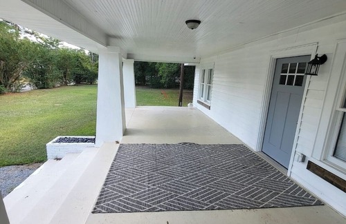 Macon House | 3bed2 ba house in marvelous Macon and 15 min from WR Airforce base with WiFi, AC
