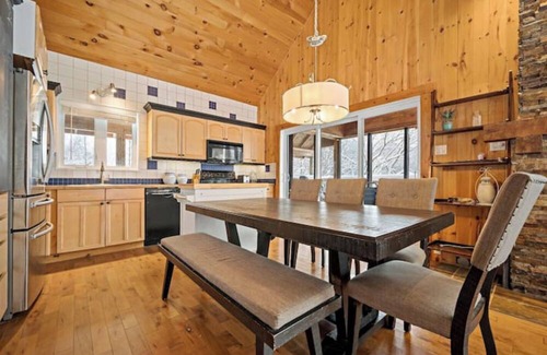 Nominingue Ski Chalet | Autumn retreat for couples