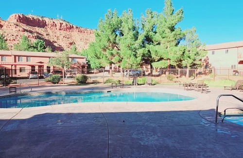Kanab House | Cozy condo, hot tub, exercise room, parking , close to town, and trails