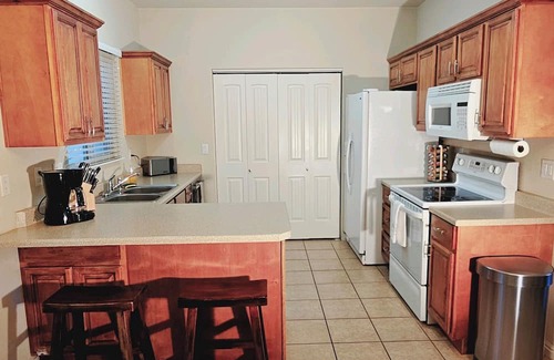 Kanab House | Cozy condo, hot tub, exercise room, parking , close to town, and trails