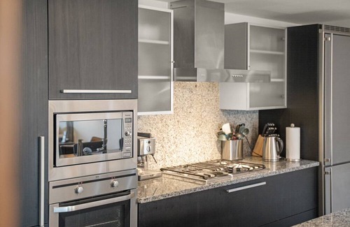 Inner Harbour Condo | Downtown 2Bed, Office, Pool, Gym, Parking, 2 Large Patios. City & Pond Views!