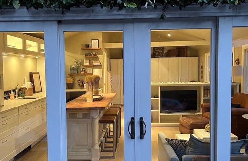 The Willows Cottage | Nice cottage in Menlo Park close to Stanford University & Hospital & Facebook