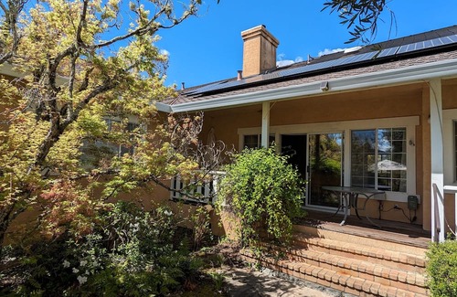 Calistoga House | 3-bedroom home in Calistoga with pool and hot tub