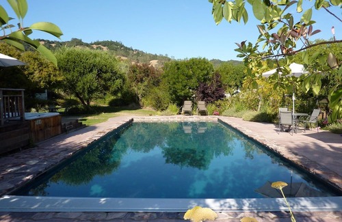 Calistoga House | 3-bedroom home in Calistoga with pool and hot tub