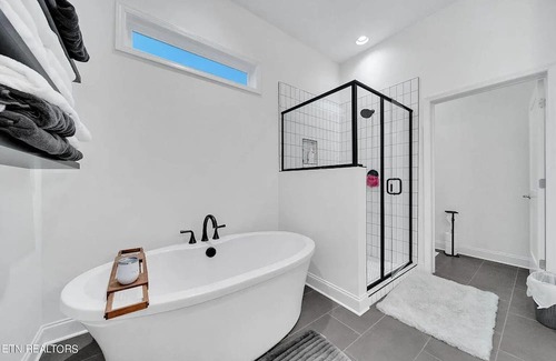 Ashley Oaks House | Spacious Modern 5-bedroom Kid Friendly in West Knoxville