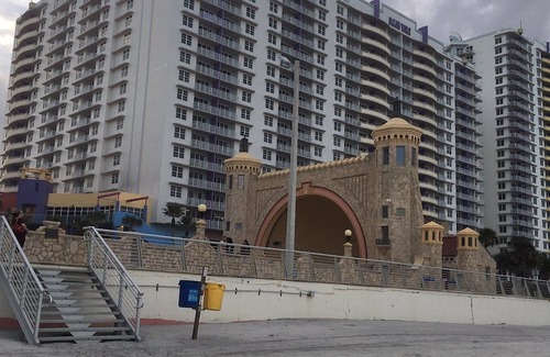 Seabreeze Historic District Condo | 10/17-20 WYNDHAM OCEAN WALK 2 BED DLX SLP 8 DAYTONA BEACH - THURS-SUN BIKE WEEK