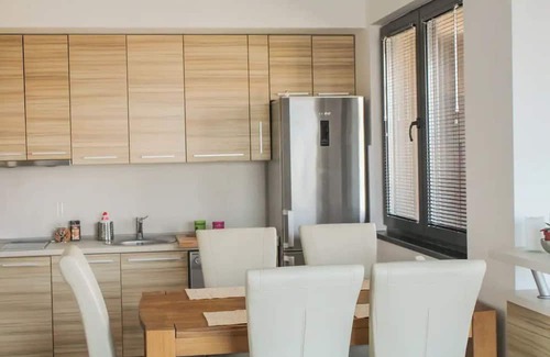 Skopje Region Apartment | Spacious 3-bedroom apartment with 2xAC, WiFi in superb Skopje
