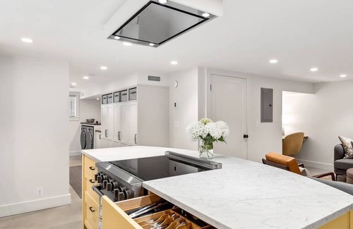 Wallingford Apartment | Stunning Remodeled Seattle/Greenlake 2 Bed/1 Bath Apart in quiet neighborhood