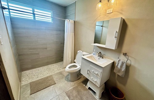 Media Luna House | Casa playero house near various beaches