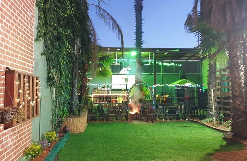 Boulder House | Boulder Boutique Accommodation, Heart of Boulder easy walk to cafe's, Local pub.