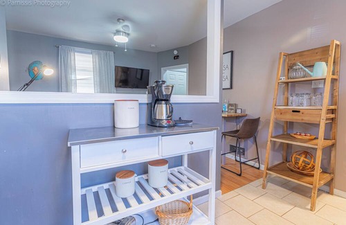 Lower Lawrenceville House | Walk to Arsenal Park! Cozy & Comfy Studio up to 3Pax