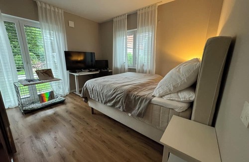 Tornesch Villa | Extravagant family home with parking, fireplace & garden - pet-friendly