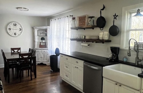 Hamburg House | Cozy Cape in the Heart of Hamburg Village