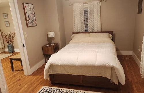 Quicksburg Other | Serenity Farmhouse - 2 Bedrooms, 1.38 Acres, Near Vineyards & Caverns