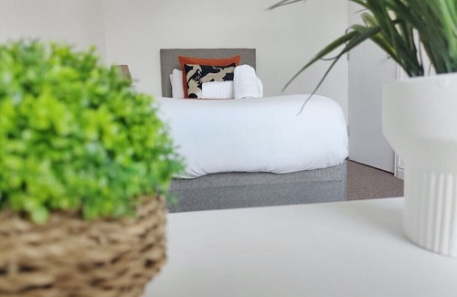 Weston on Trent House | Coventry Comfort: 5-Bedroom Home