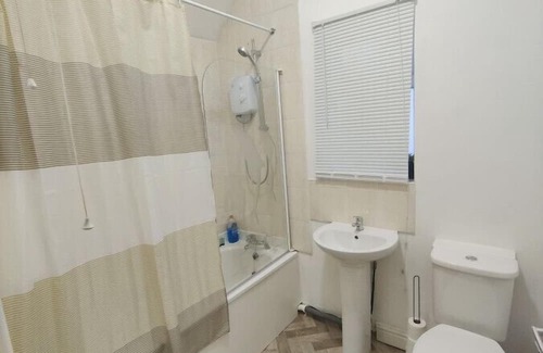Weston on Trent House | Coventry Comfort: 5-Bedroom Home