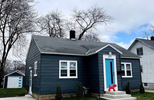 Holland House | Mich MID MOD house