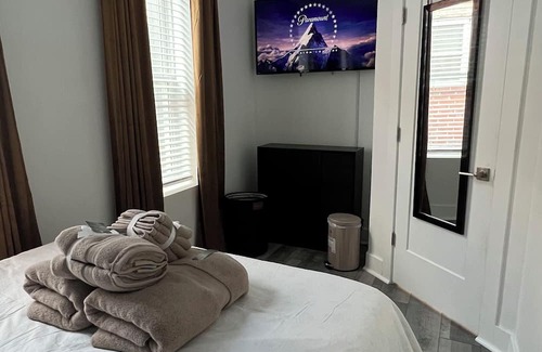 South Philadelphia House | Unique/Bright/Luxury Getaway near the stadiums