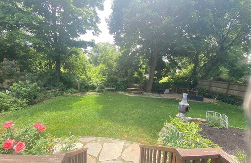 Newbury House | Charming 2-bedroom house in Newbury with WiFi and AC beautiful gardens!