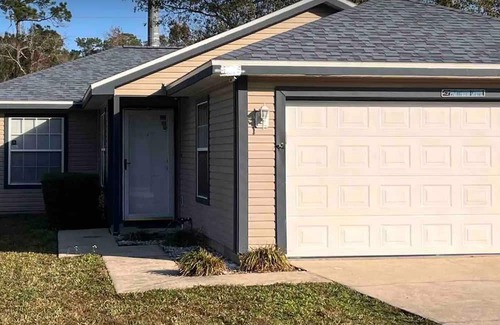 Northside House | The Blue House! Charming 3-bedroom house in marvelous Jacksonville with AC, WiFi