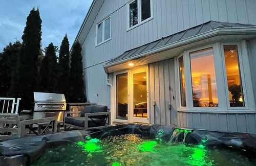 Brock Cottage | Direct Waterfront Cottage to Lake Simcoe w/Hot Tub, Sauna, BBQ Stove, Deck, Dock