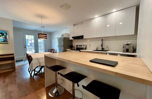 Bromont Apartment | Homelike, comfy apartment w/fire pit. Dog-friendly. Only 4 min to the Mountain!