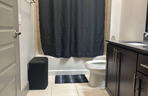 East Downtown Houston Apartment | Spacious, minimalistic1-bedroom apartment with AC, WiFi in awesome Houston