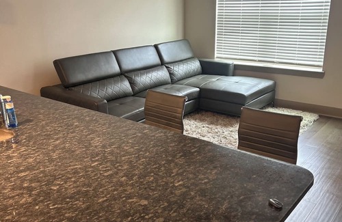 East Downtown Houston Apartment | Spacious, minimalistic1-bedroom apartment with AC, WiFi in awesome Houston