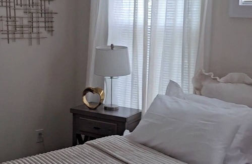 South Side Apartment | Charming 3-bedroom apartment with WiFi and AC in pleasant Mount Vernon