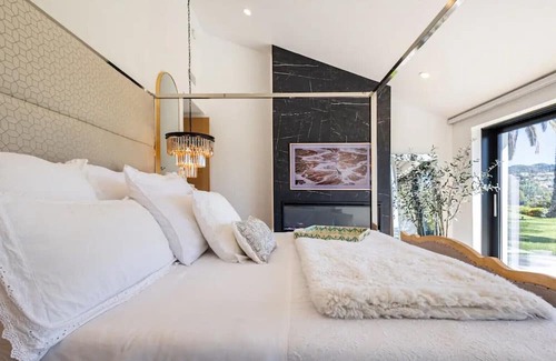 Tarzana House | Stunning Views Home Resort, Mountains and Golf Course View, Open Floor Plan