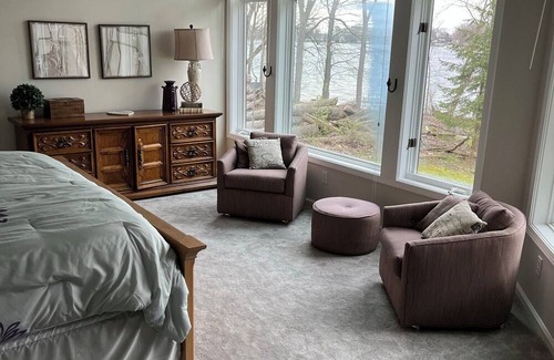 Paw Paw House | Lakehouse Retreat: 5 Bedrooms, Sleeps 22