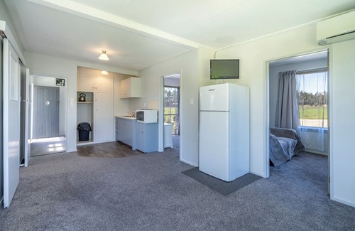 Invercargill Cottage | 3 Bedroom Cottage in the Country.