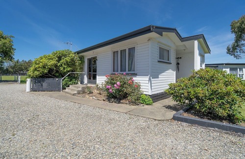 Invercargill Cottage | 3 Bedroom Cottage in the Country.