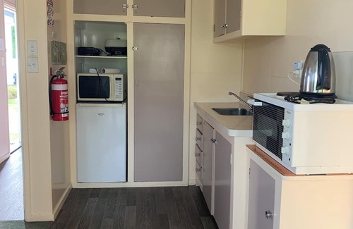 Invercargill Cottage | 3 Bedroom Cottage in the Country.