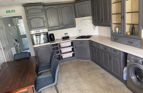 Crays Hill House | Tranquil Basildon Retreat with 3 Bedrooms