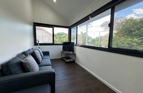East Brisbane House | KozyGuru | East Brisbane | 3 Bedroom APT