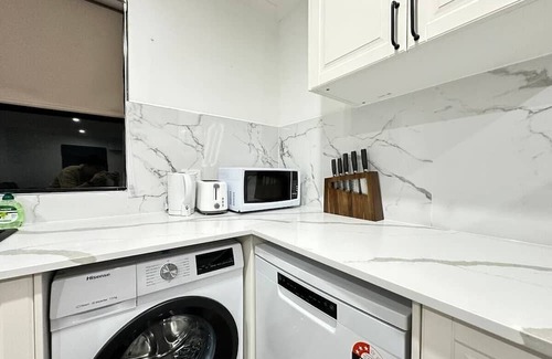 East Brisbane House | KozyGuru | East Brisbane | Renovated 3 Bedroom