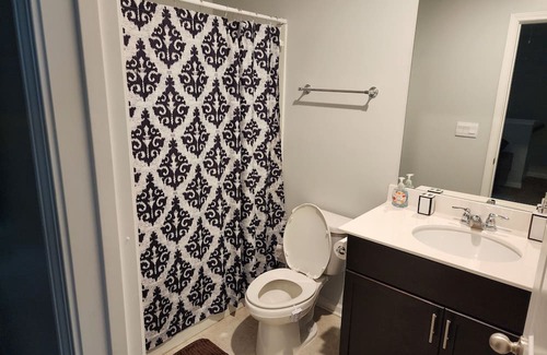 Lilburn House | Charming 3-bedroom townhome in Lilburn with WiFi, AC