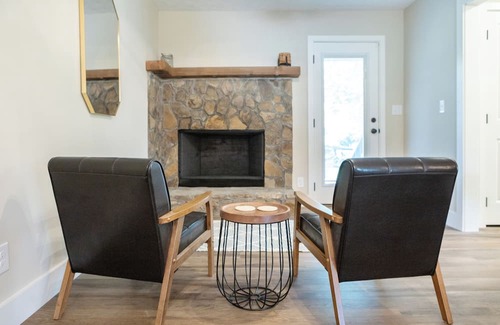 Opelika House | Conveniently located to Downtown Opelika, RTJ Golf Course, and Auburn University