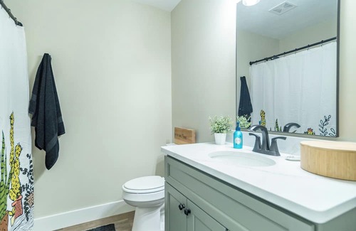 Opelika House | Conveniently located to Downtown Opelika, RTJ Golf Course, and Auburn University