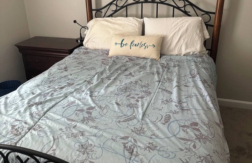 Acworth House | Acworth house walking distance to restaurant and bars