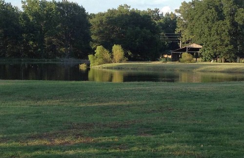 La Grange Cabin | Rustic Country Getaway cabin in Arkansas - 2 bedrooms
