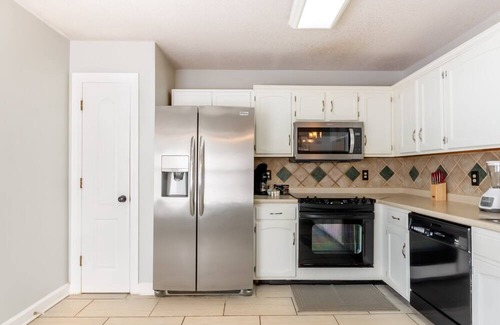 Antioch House | Charming 3BR Antioch Retreat with Fireplace