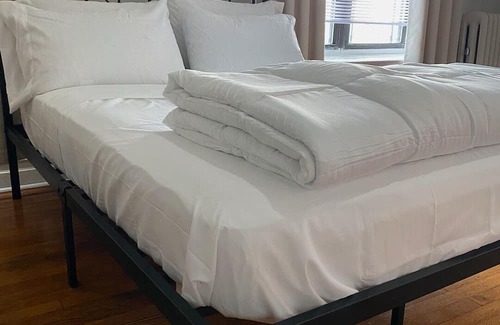 Murray Hill Apartment | cozy vintage apartment. 1 bedroom & very spacious