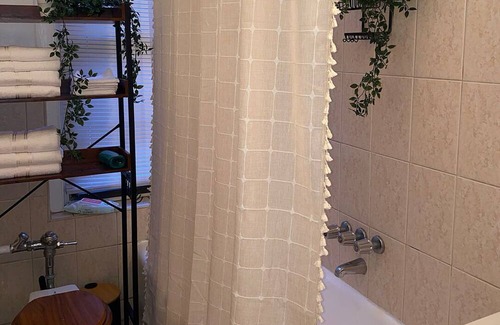 Murray Hill Apartment | cozy vintage apartment. 1 bedroom & very spacious