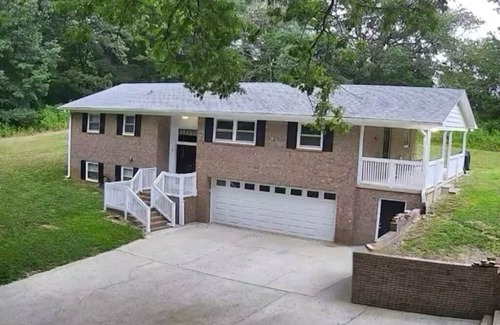 Barium Springs House | Charming 4-bedroom House with AC and WiFi in quaint Statesville