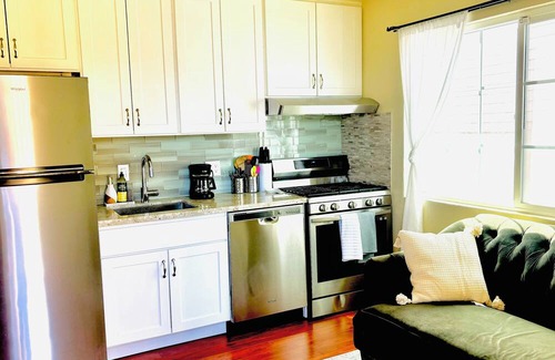 Daly City House | Entire 1B1B: Near Airport & SFO