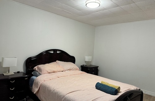 Newtonbrook House | Bright & Spacious 1BR basement - separate entrance & laundry - close to subway
