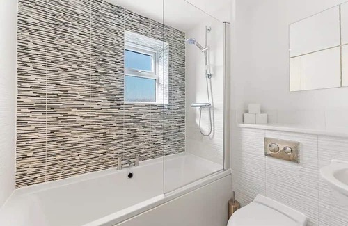 Patchway House | Urban Oasis: Luxe Bristol Home-Sleeps 14-Parking