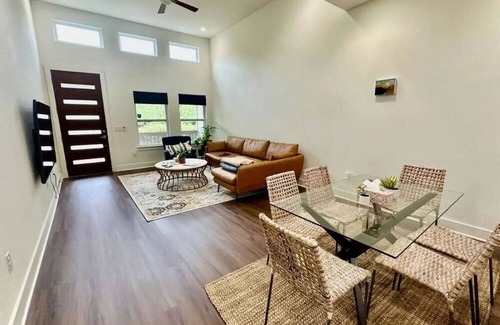 Cherrywood House | This house is a 1 bedroom(s), 1 bathrooms, located in Austin, TX.